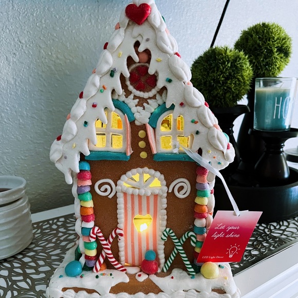 Candy land Gingerbread house - Picture 1 of 3